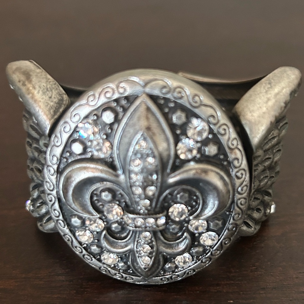 🪽Angel Wing Fleur De Lis Rhinestone Patina Cuff - Picture 3 of 8